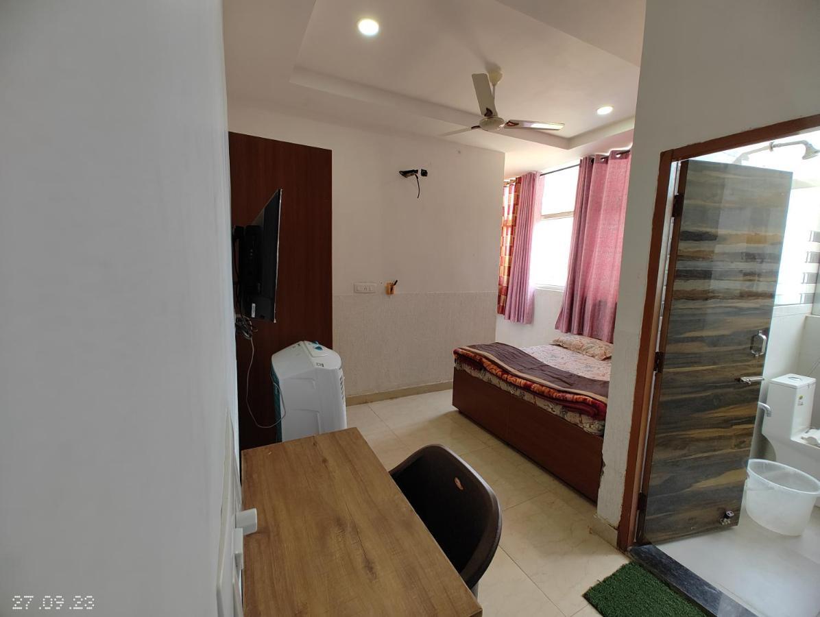 Hotel Yolo- Chandigarh Exterior photo