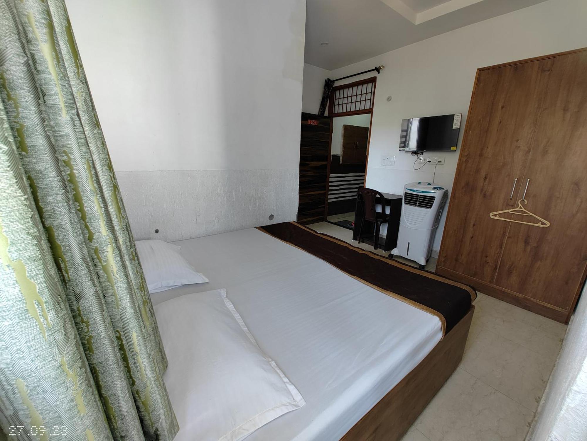 Hotel Yolo- Chandigarh Exterior photo
