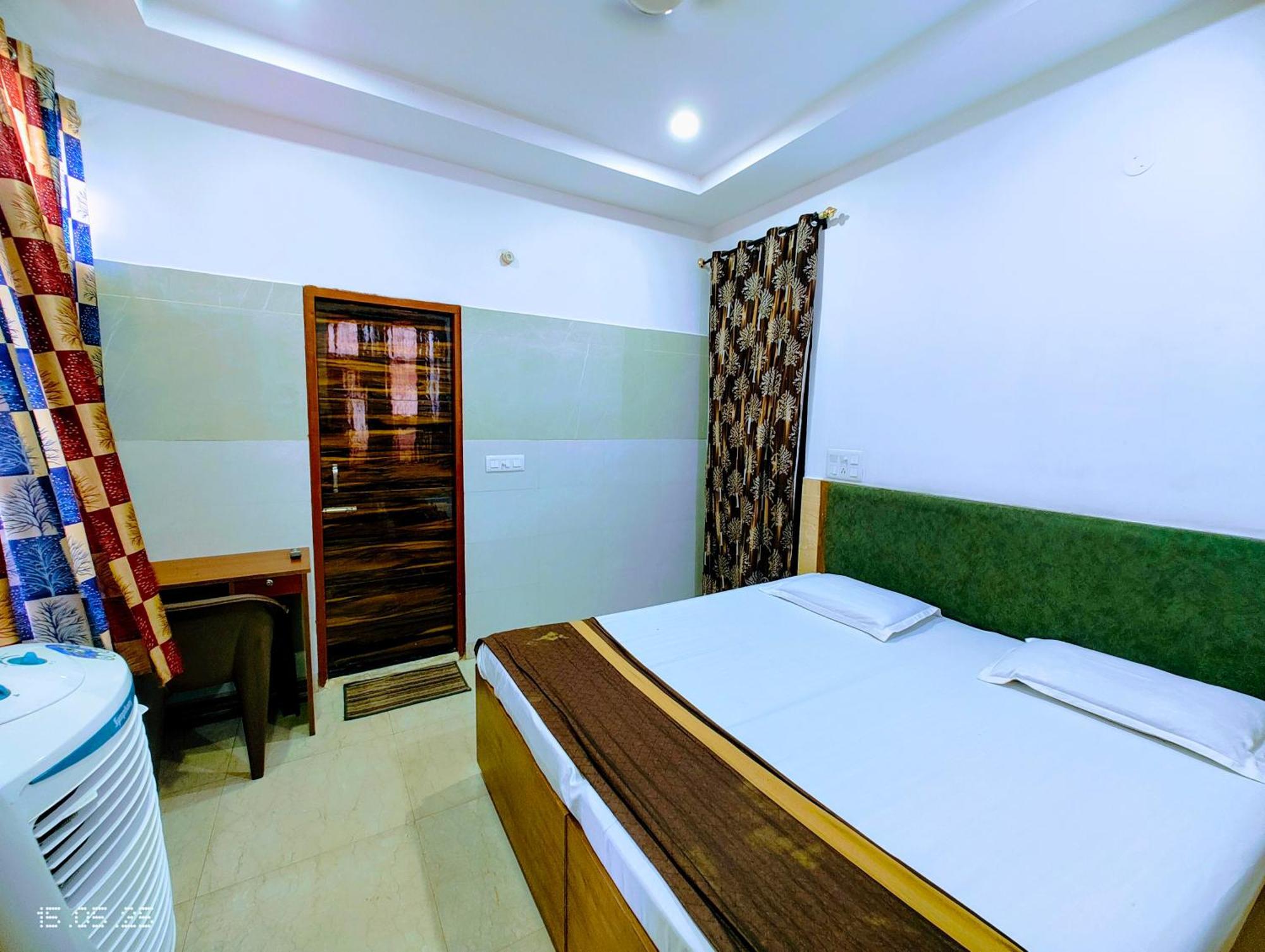 Hotel Yolo- Chandigarh Exterior photo