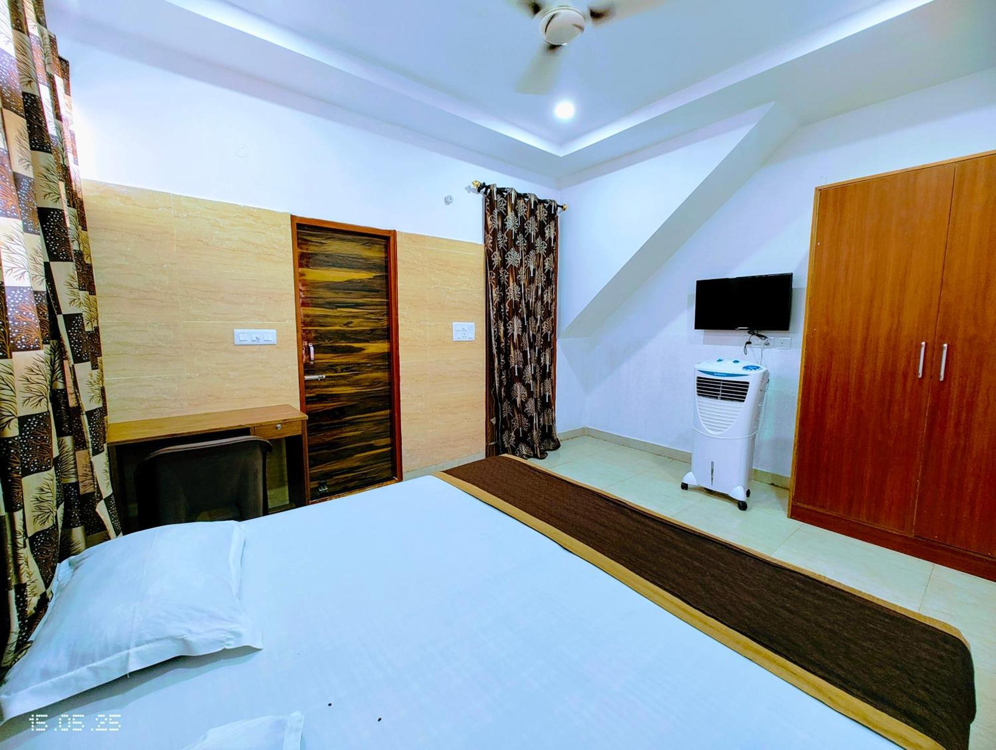 Hotel Yolo- Chandigarh Exterior photo
