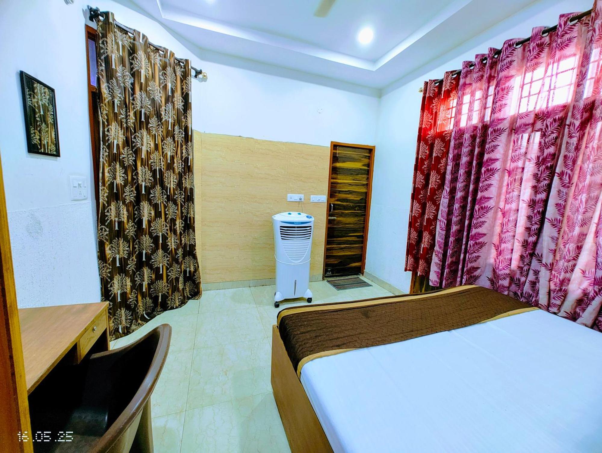 Hotel Yolo- Chandigarh Exterior photo